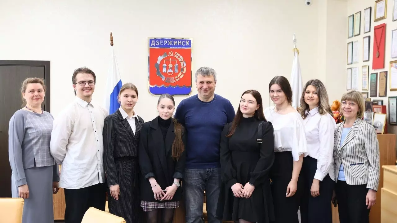 Глава Дзержинска Иван Носков познакомился с проектами Менделеевских классов