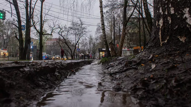 Лужи и резиновые сапоги. Фоторепортаж из дождливого Нижнего Новгорода